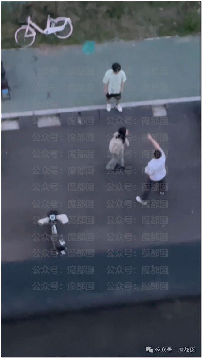 震惊！钓鱼男生遇3个小仙女被海浪冲下后，救人湿身反被报警？（组图） - 14