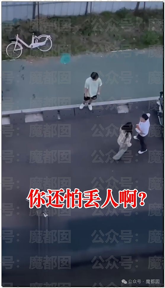 震惊！钓鱼男生遇3个小仙女被海浪冲下后，救人湿身反被报警？（组图） - 16