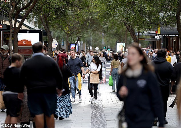 截至 9 月份的一年内，有创纪录的 548,800 名移民净移居澳大利亚，财长 Jim Chalmers 承认国际学生的大量涌入导致了严重的住房短缺