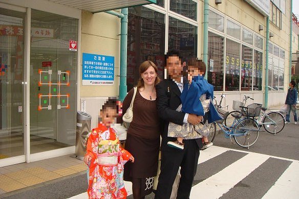 Australian mother Catherine Henderson was living in Tokyo when she says she came home from work to find that her husband had abducted their daughter and son.