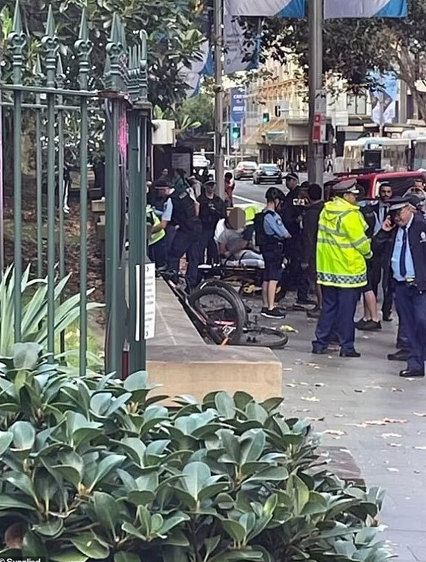 最新！悉尼CBD突发持刀伤人，警员头部被砍2刀紧急送医，歹徒大喊“朝我开枪”（组图） - 10