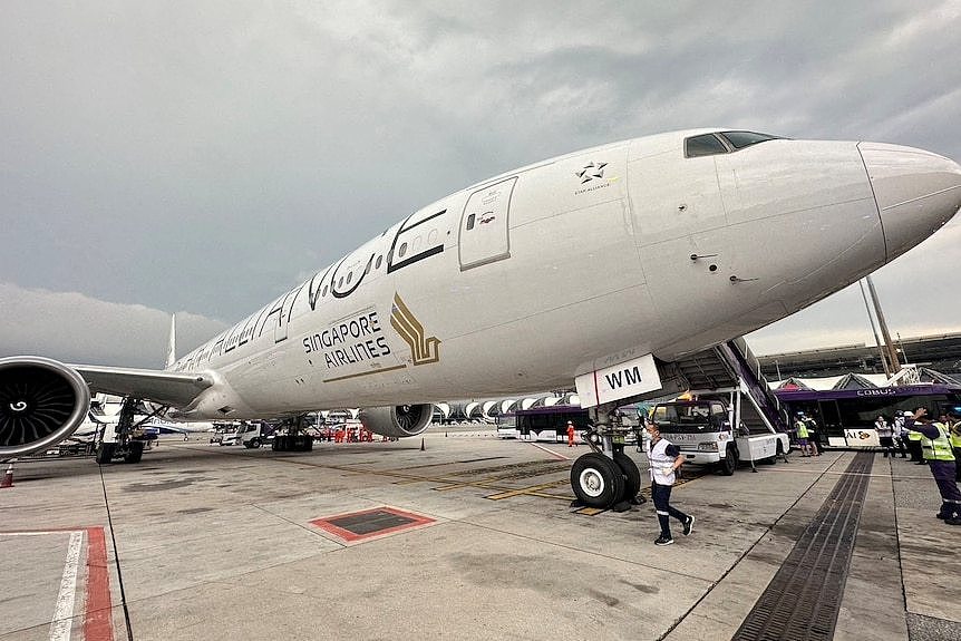 要求紧急降落在泰国曼谷的新航客机。