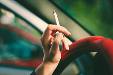 在澳洲，开车抽烟或违法？最高可罚$1.1万！各州规定不同，一篇带你读懂（组图）
