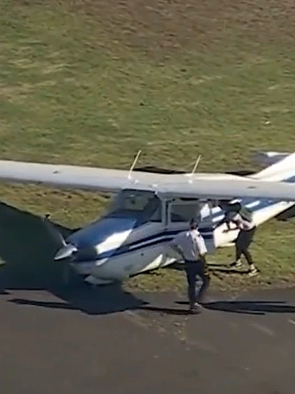 飞机在悉尼紧急迫降，飞行员奇迹逃生！视频曝光（视频/组图） - 3