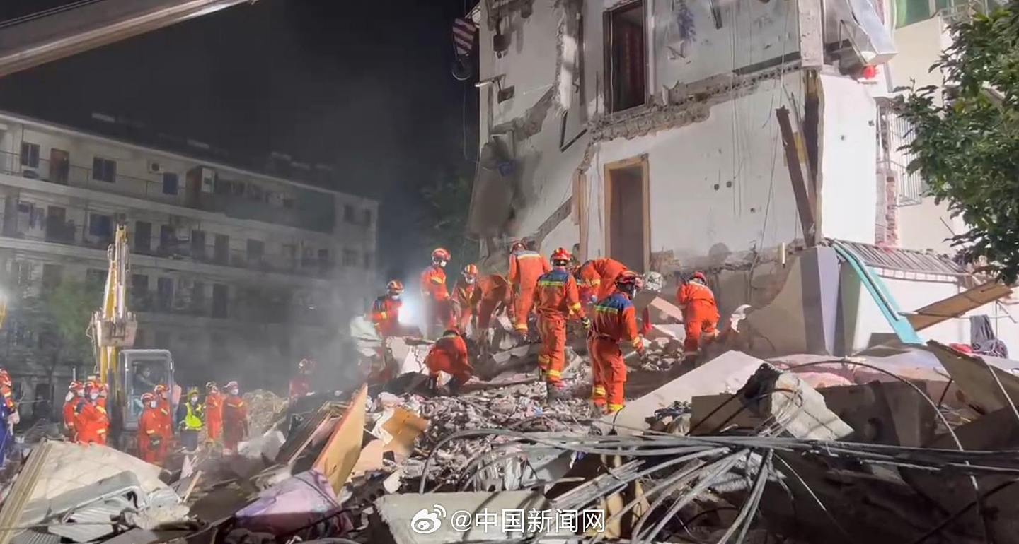 现场画面曝光！安徽铜陵一居民楼坍塌，4人死亡一人送医（视频/组图） - 2