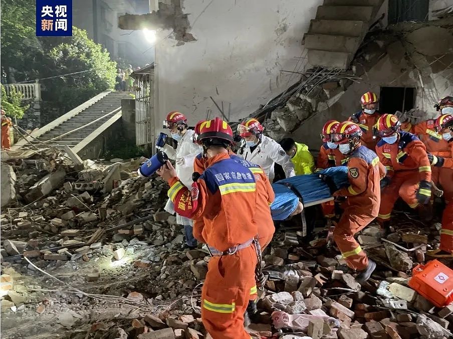 安徽铜陵坍塌居民楼失联人员已全部找到：4人死亡，1名12岁女孩正在救治中！承建方负责人已被公安机关控制（组图） - 9