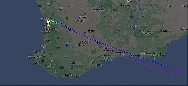 该事件发生在周一珀斯飞往墨尔本的 VA696 航班上，导致飞机在飞行一小时后返回珀斯机场（如图，飞行路线）