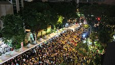 台湾立法院三读通过增列“藐视国会罪”，7万民众再夜围议会反扩权（组图）