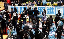 台湾通过国会改革法案引发大规模抗议，行政院拟申请复议（图）