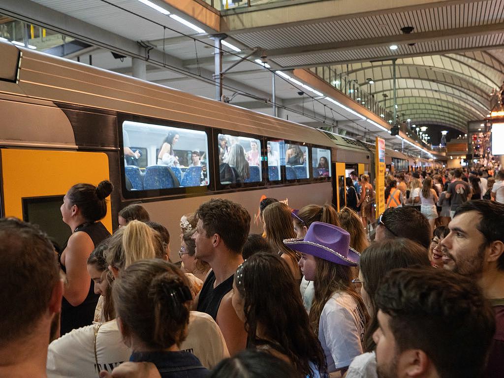 Transport NSW will operate an additional 400 train services for the duration of Vivid Sydney. Picture: NewsWire / Flavio Brancaleone