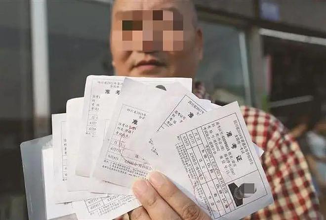 57岁中国考生轰动外媒，年入百万但执着高考40年！今年，他又来了...（组图） - 8
