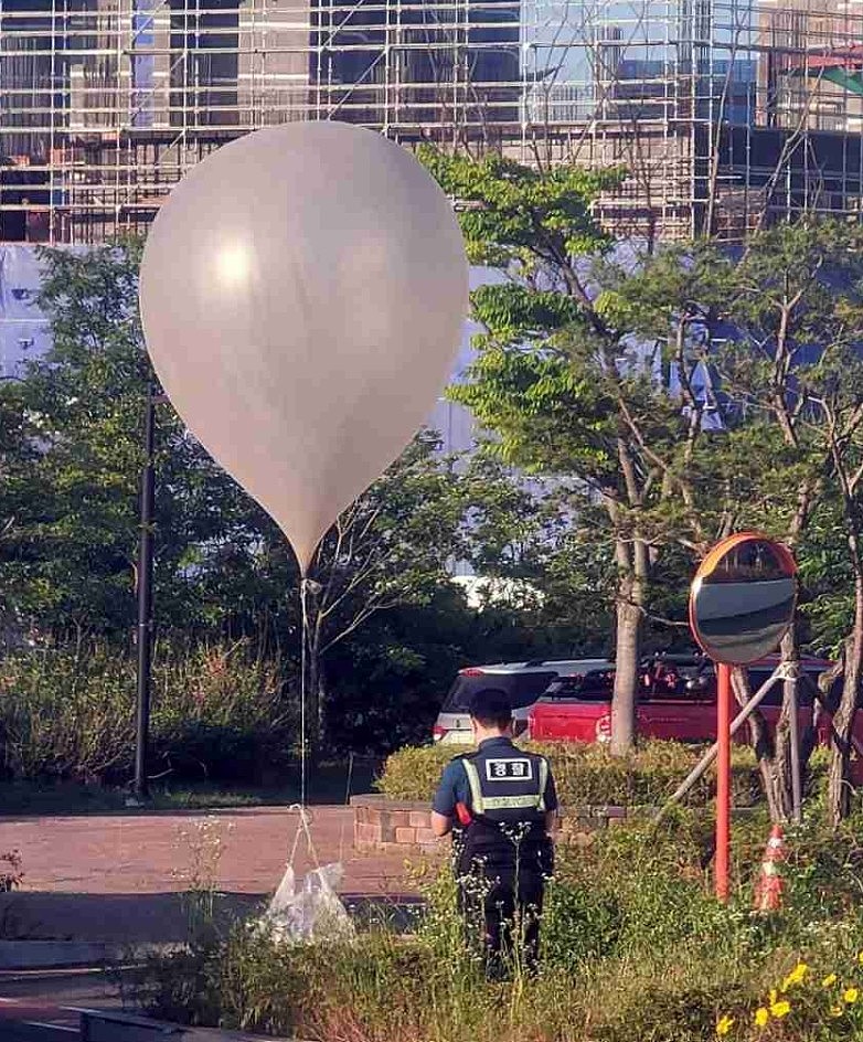 公开“投翔”！朝鲜向韩国投送大量粪便气球，中国留学生亲历“屎到临头”（组图） - 9