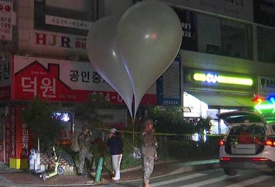 公开“投翔”！朝鲜向韩国投送大量粪便气球，中国留学生亲历“屎到临头”（组图） - 11