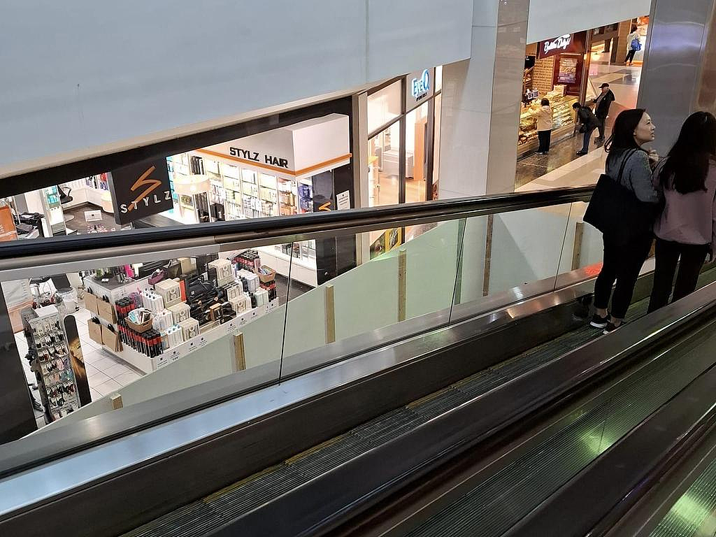 悉尼Westfield购物中心升级，临时楼梯遭吐槽！网友：哪个“大聪明”想出来的？（组图） - 4