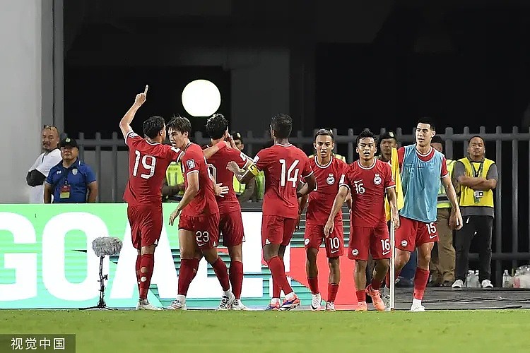 国足惊险晋级18强！泰国3-1新加坡，因胜负关系遭淘汰（组图） - 3