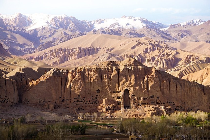 阿富汗有很多自然美景，包括巴米扬佛像遗迹，但是到这个国家旅行有风险。