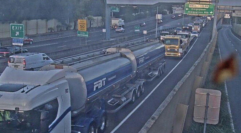 车龙长达16公里！悉尼M5隧道发生车祸，部分车道被迫关闭（组图） - 3