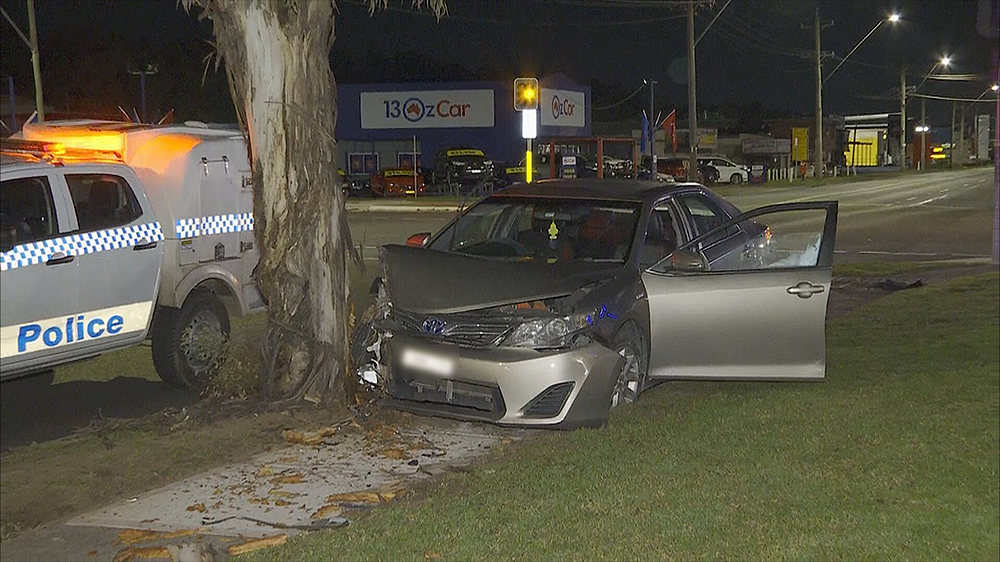 悉尼深夜发生劫案！2男持枪威胁司机劫走汽车，随后发生车祸（图） - 2
