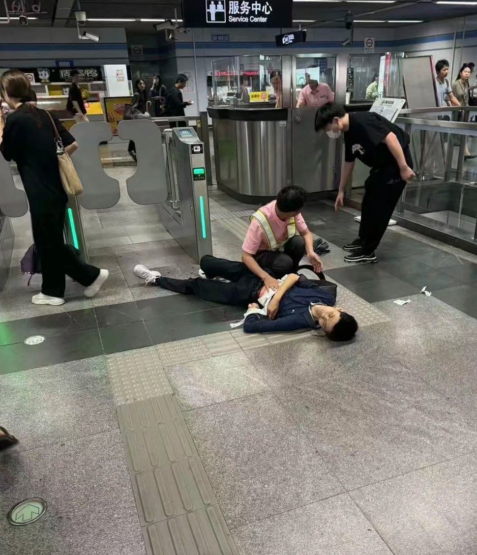 上海汉地铁持刀行兇致3伤！男子遇袭受伤倒闸口视频画面曝，疑犯已被捕...（视频/组图） - 2