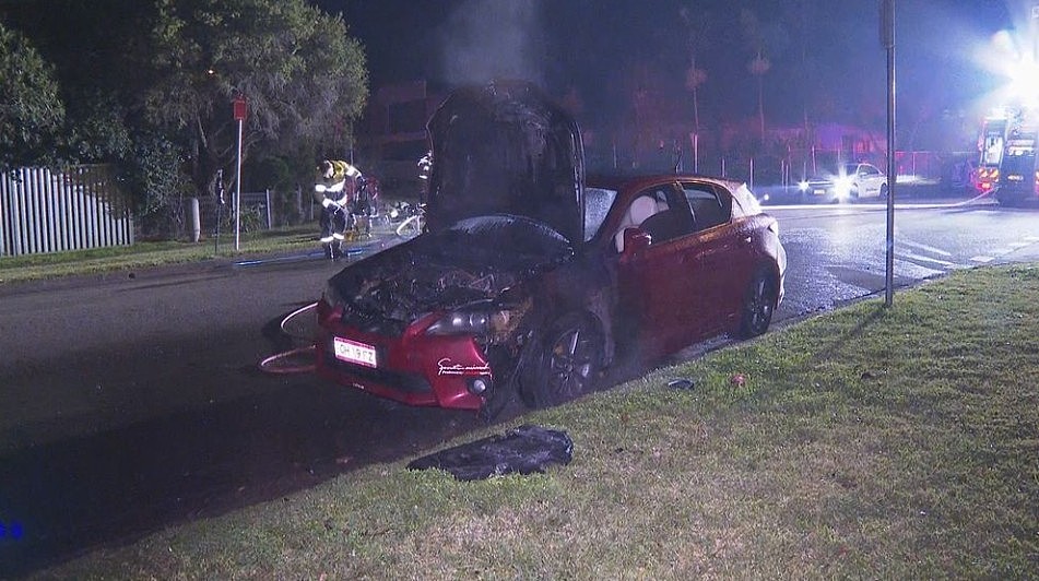 悉尼汽车停在路边，遭蒙面人恶意纵火！车辆严重受损，警方介入调查（组图） - 4