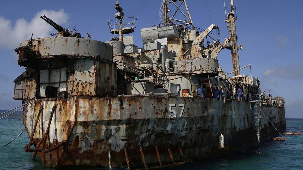 菲律宾于1999年把海军运输舰马德雷山脉号（BRP Sierra Madre）搁浅于仁爱礁以宣示主权