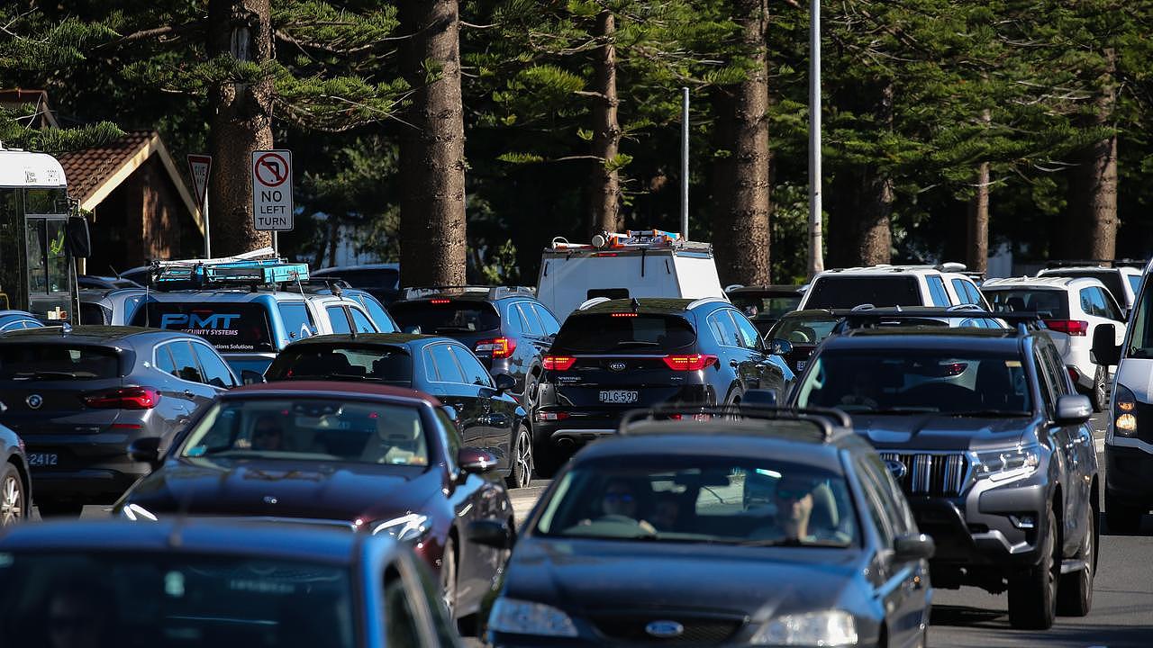 A photo of traffic on the Spit Bridge.