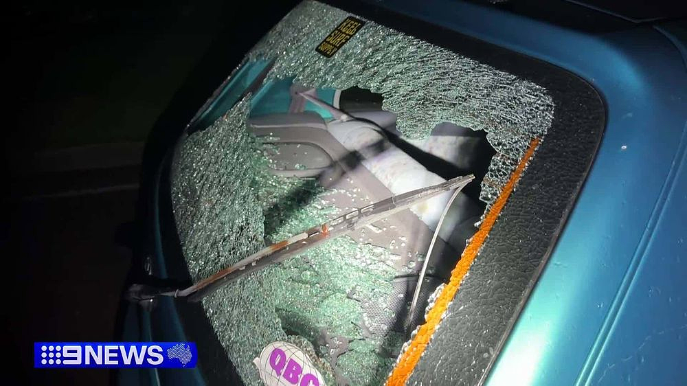 悉尼外卖小哥遭8人追车掷石头！车窗碎一地，附近民宅也遭殃（组图） - 4