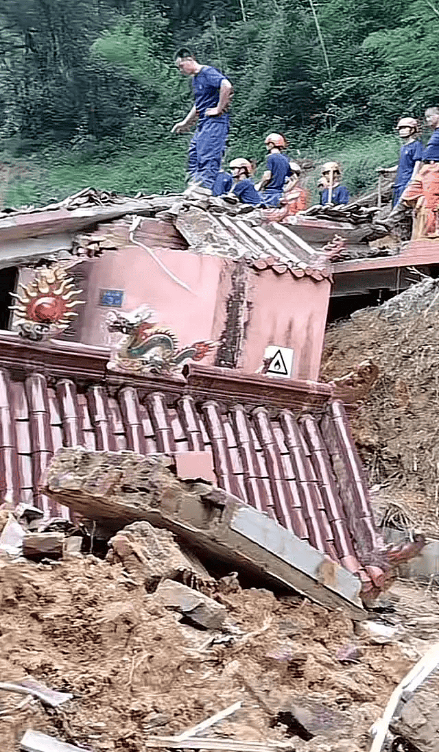 中国南方强降雨破历史纪录！广东近50人死亡，西湖开闸泄洪，湖南山体滑坡8人遇难（视频/组图） - 17