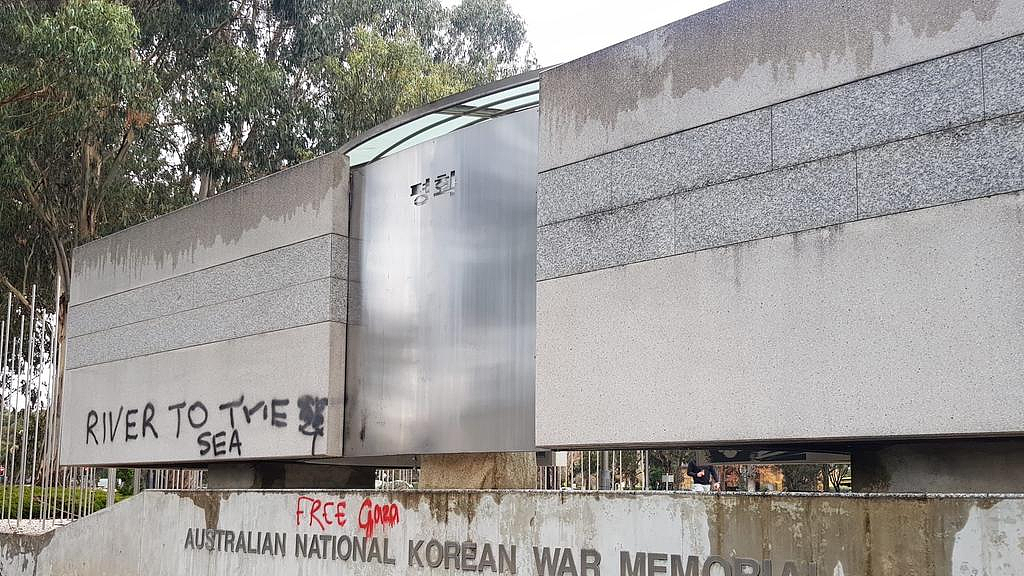 澳洲多座战争纪念碑遭破坏，涂上“亲巴”标语！协会呼吁严惩（组图） - 4