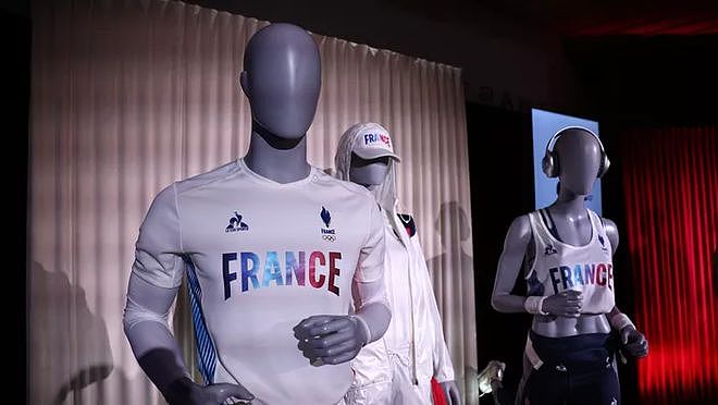 奥运还没开始，赞助商大公鸡濒临破产！15万件法国队服被放鸽子，运动员恐裸奔上场（组图） - 4