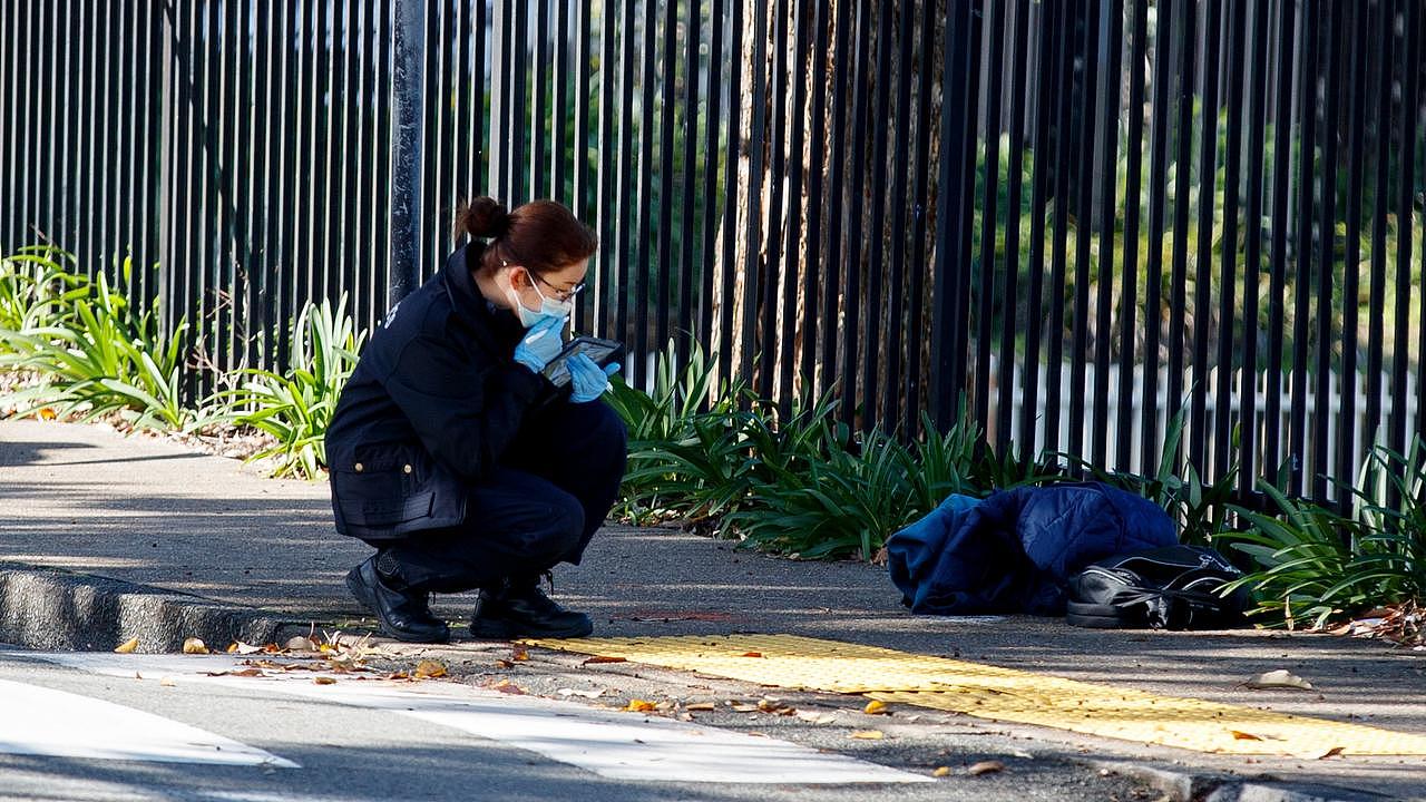 周二早上，警方在悉尼大学发生刺伤事件现场。图片：NewsWire/Nikki Short