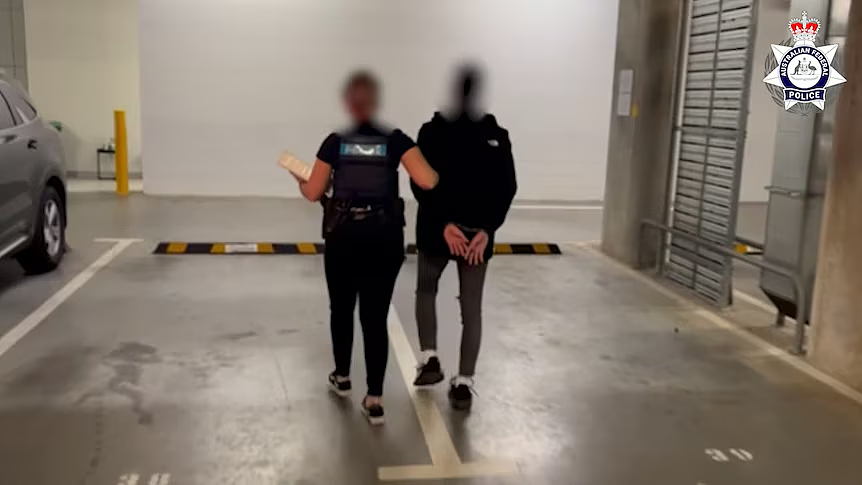 17岁中国少年在珀斯被捕！涉走私16斤冰毒入境，澳港警方联手捣毁贩毒团伙（组图） - 2