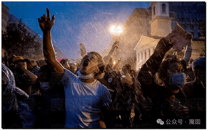 超震撼！某地推出蹦迪公交？性感辣妹随车在座位上激情热舞？（组图） - 13