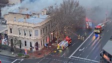 澳洲历史建筑发生可疑火灾！现场冒出滚滚浓烟，警方介入调查（组图）