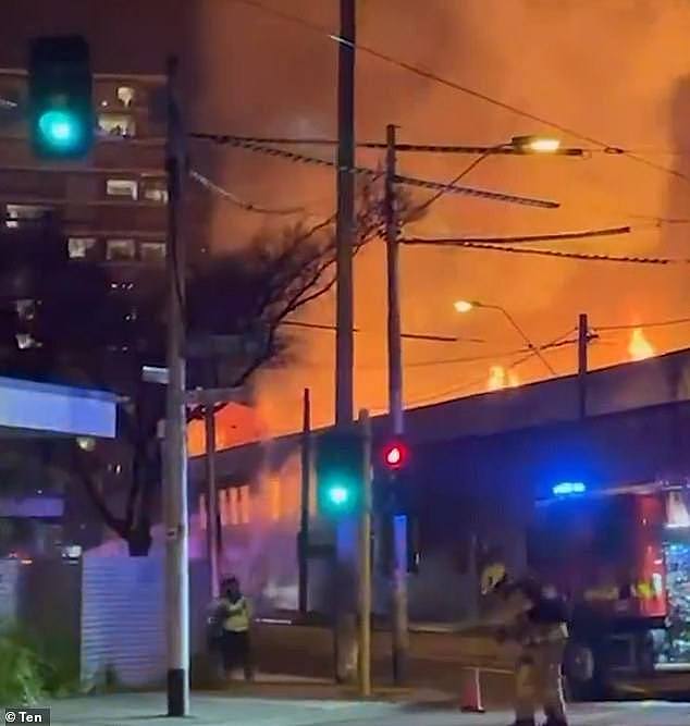 Thousands of people near to the fire at a warehouse near Ballarat Road in Footscray have been told to keep their doors and windows shut as firefighters tackle the blaze