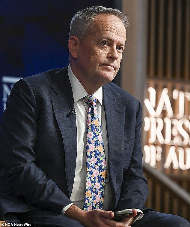 Government Services Minister Bill Shorten is trialling a new Government app that will verify identity without handing over a driver's licence or other such documents