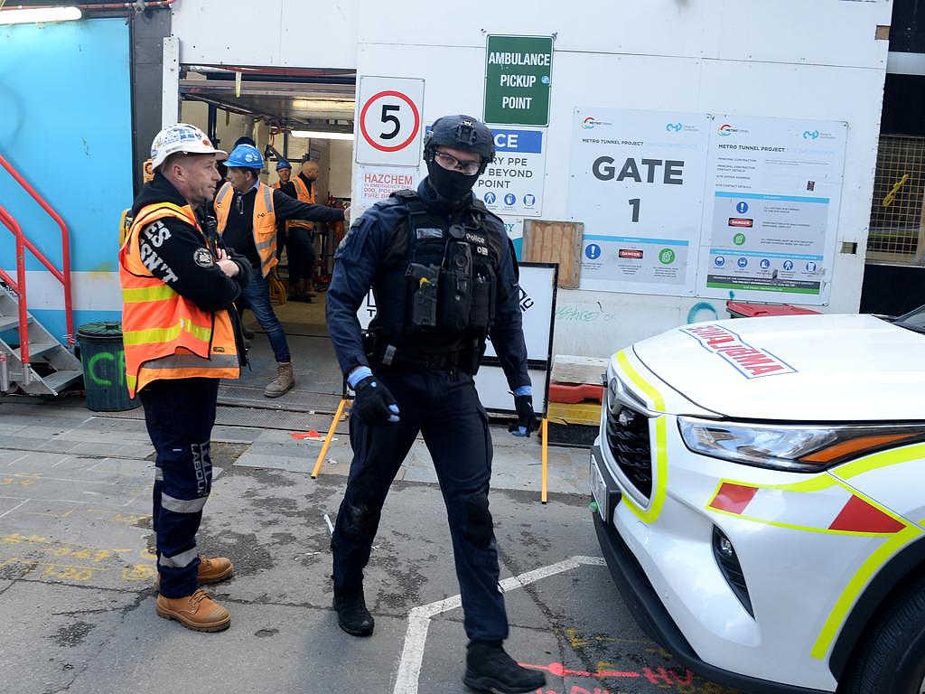 Police spent the morning negotiating with the armed man on the roof. Picture: NewsWire / Andrew Henshaw