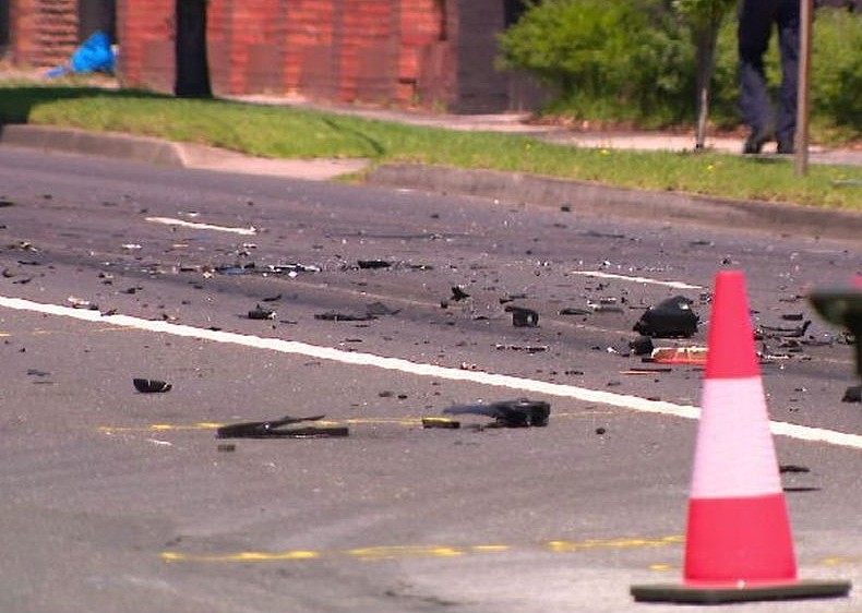 墨尔本街头发生惨烈车祸！汽车撞上卡车，1人当场死亡（组图） - 3