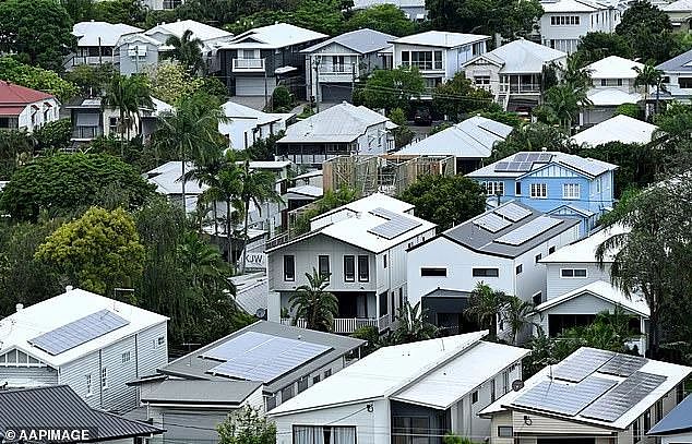 Experts are tipping the housing market in Melbourne to lag behind some other capital cities.