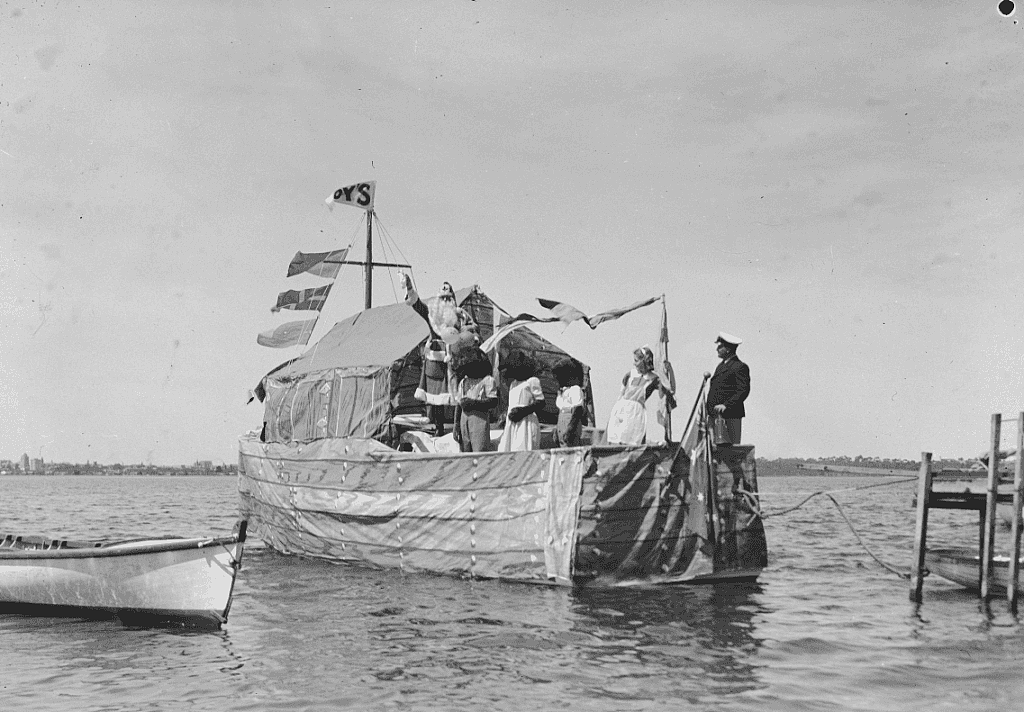 Perth Vintage Christmas, Santa, boat, 1940