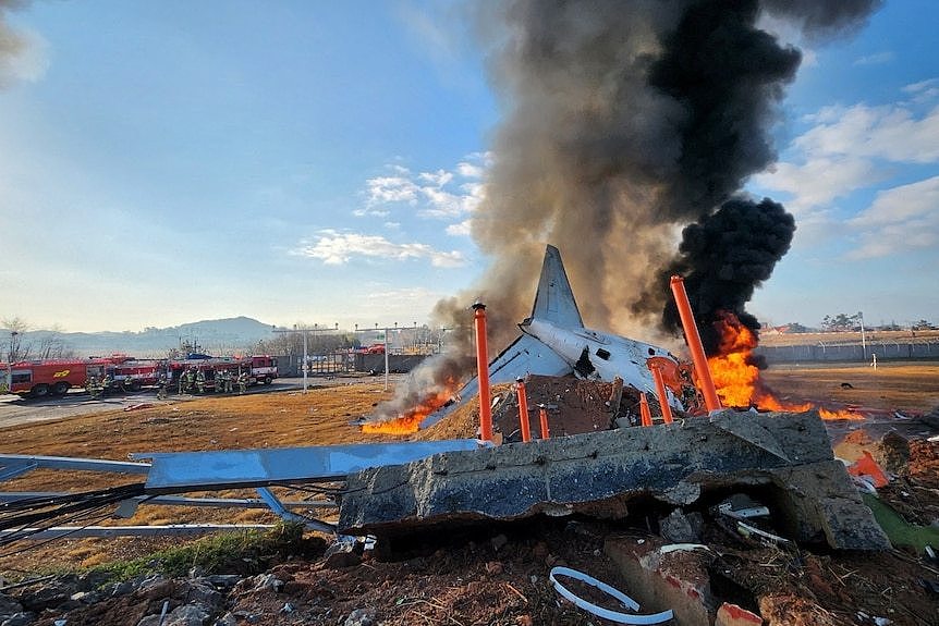 Fire on a crashed plane with thick smoke.