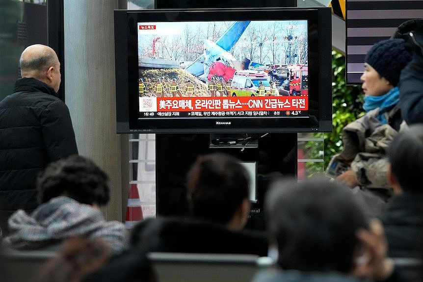 韩国境内死人最多的空难事故发生在2002年。