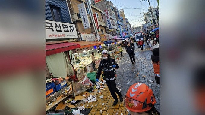 韩国首尔木洞市场发生车撞人，至少13人伤！警方：肇事司机疑为70多岁男性，无酒醉跡象（视频/组图） - 1