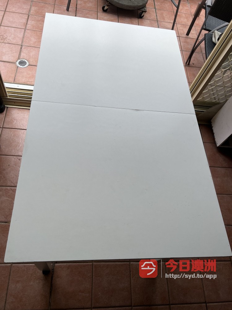 白色可伸缩餐桌 84cm宽 x 1400cm长