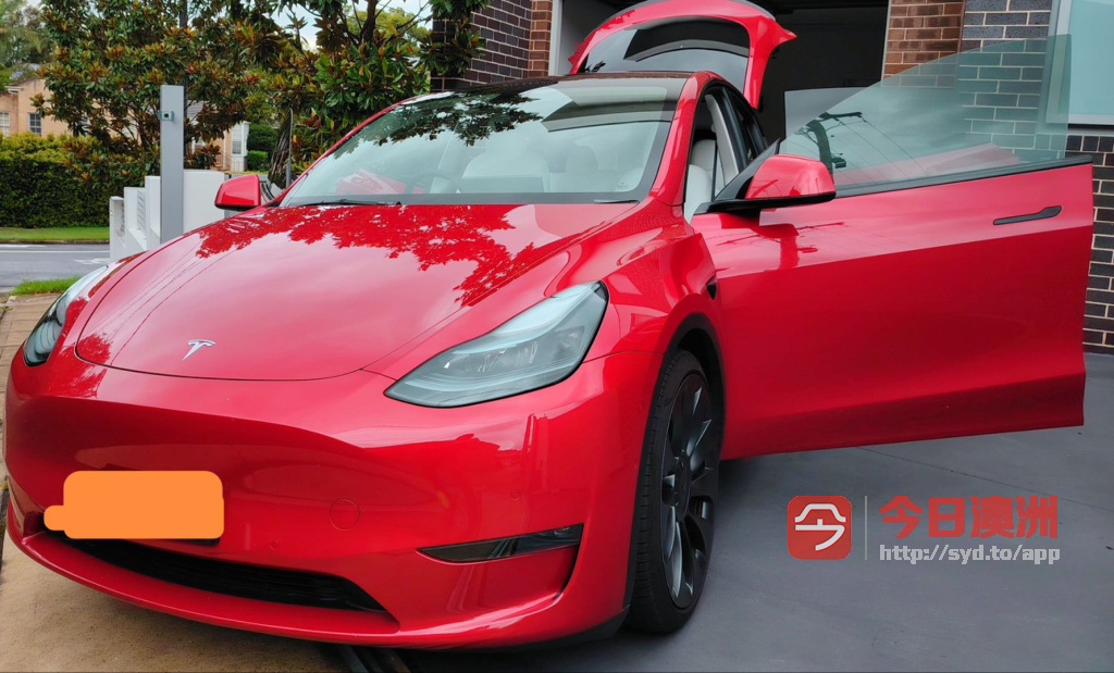 Tesla Y performance 红色顶配