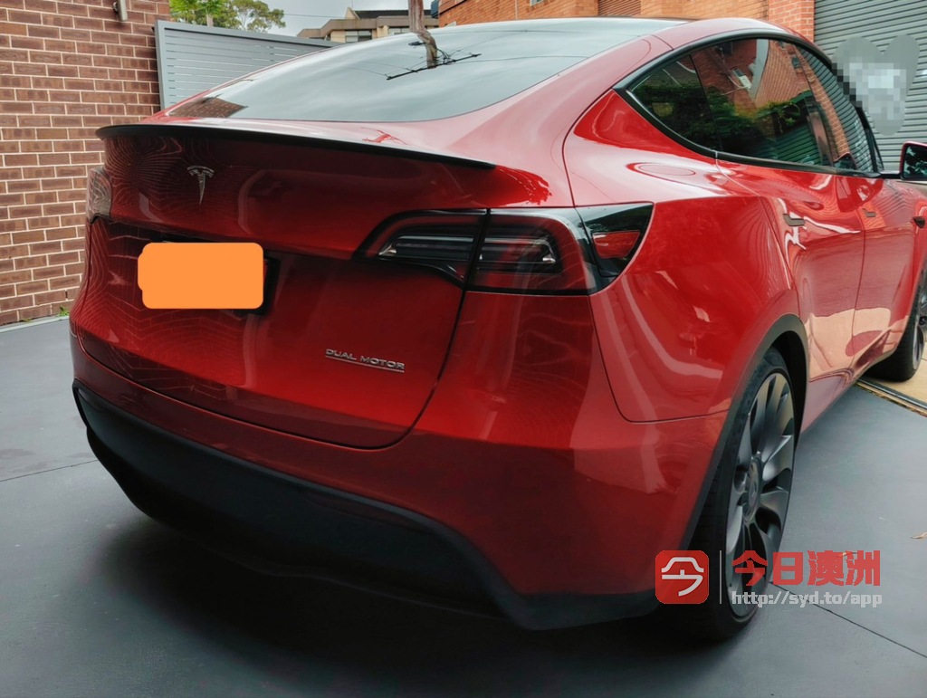 Tesla Y performance 红色顶配