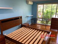 悉尼出闲置实木Queen size床四件套和超大玻璃桌子和实木椅子
