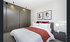 Waterloo Modern Spacious SplitLevel Apartment  Study