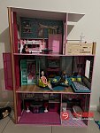 Barbie house for sell