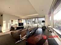 Melbourne City 现在可入住CBD全新家具大型公寓82平2室2卫主卧自己浴室270度只与1人share 拎包入住